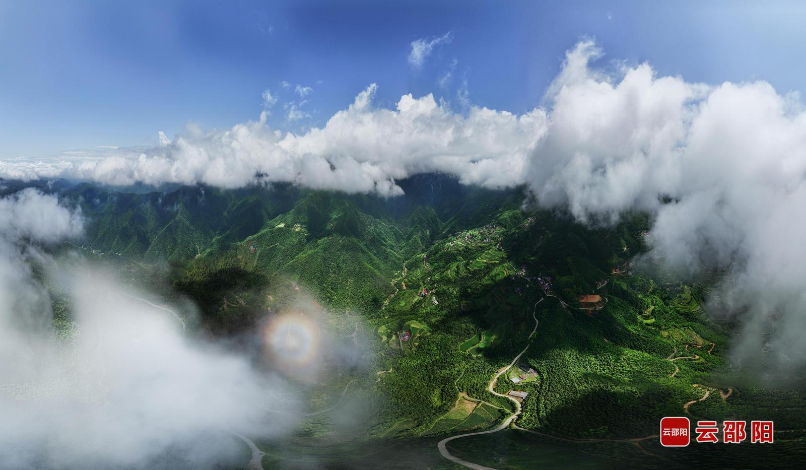 《雨后佛光山间明》龚顺松 摄