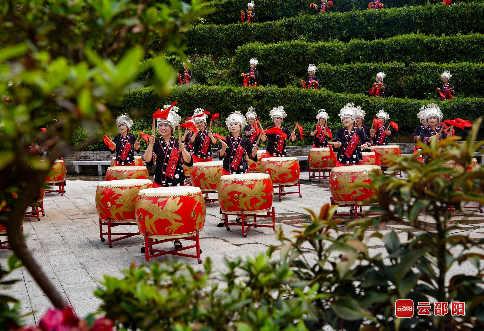 《茶山鼓舞》杨运焰 摄