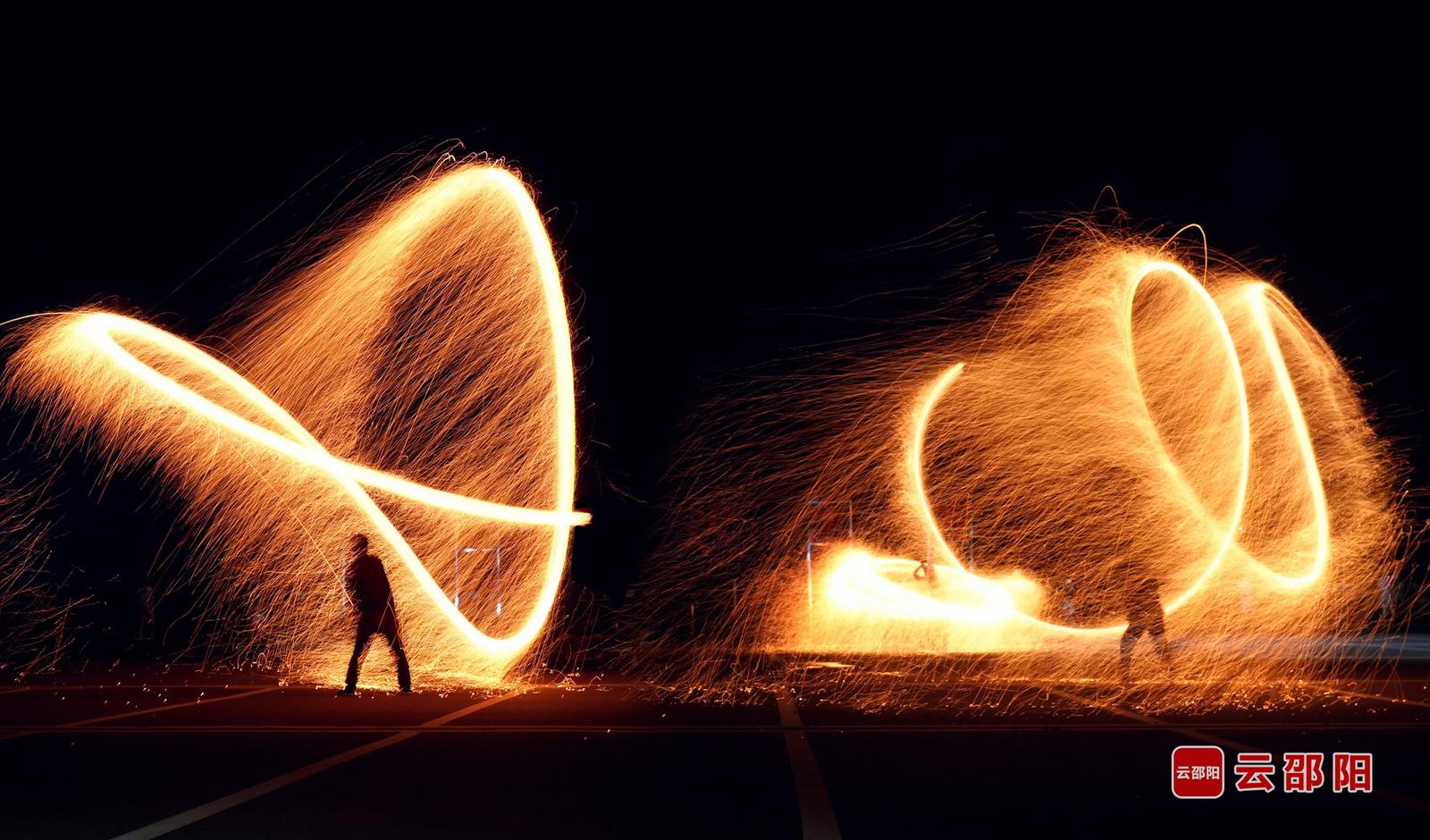 《碳花之舞》孙中坤 摄