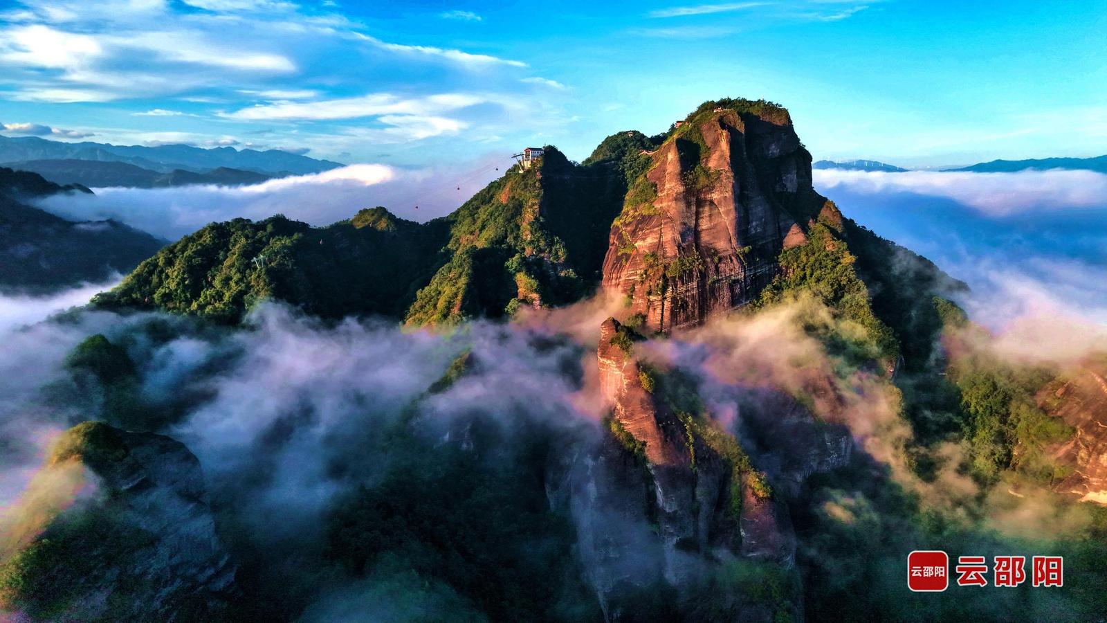 《八角寨晨晖》 颜克明 摄