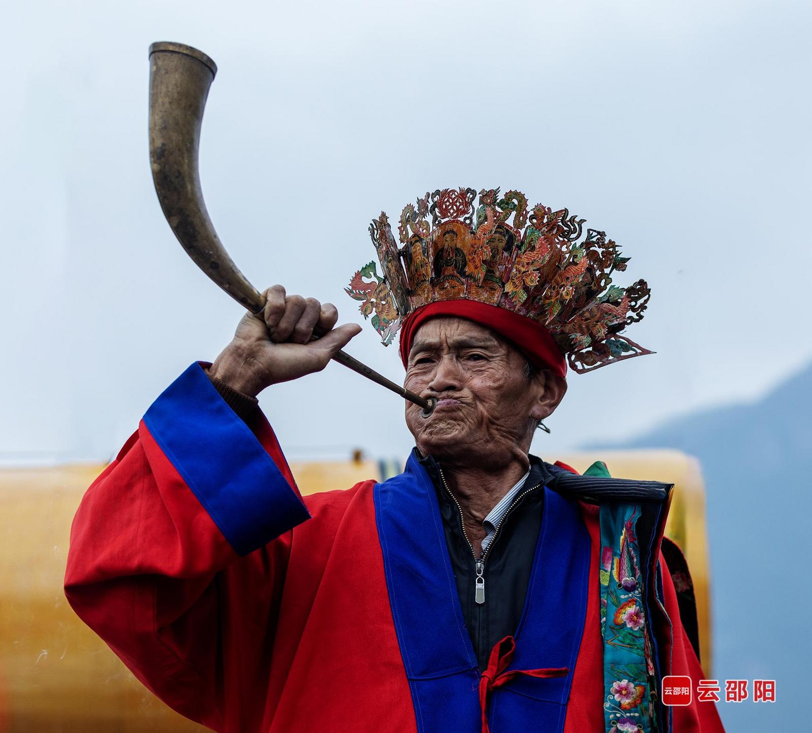 《号角传音》石爱萍 摄