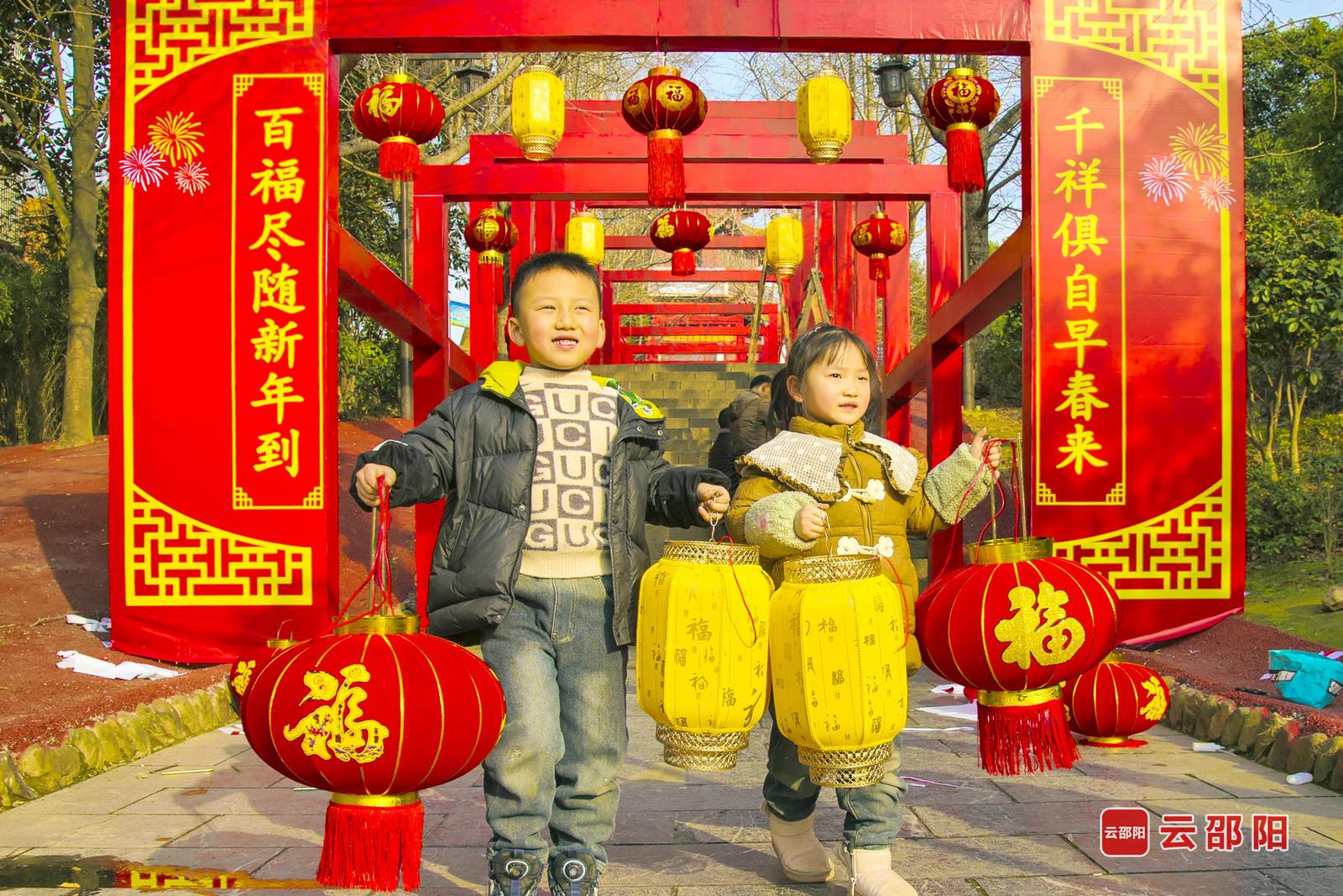 贺新春 曾晓红 摄