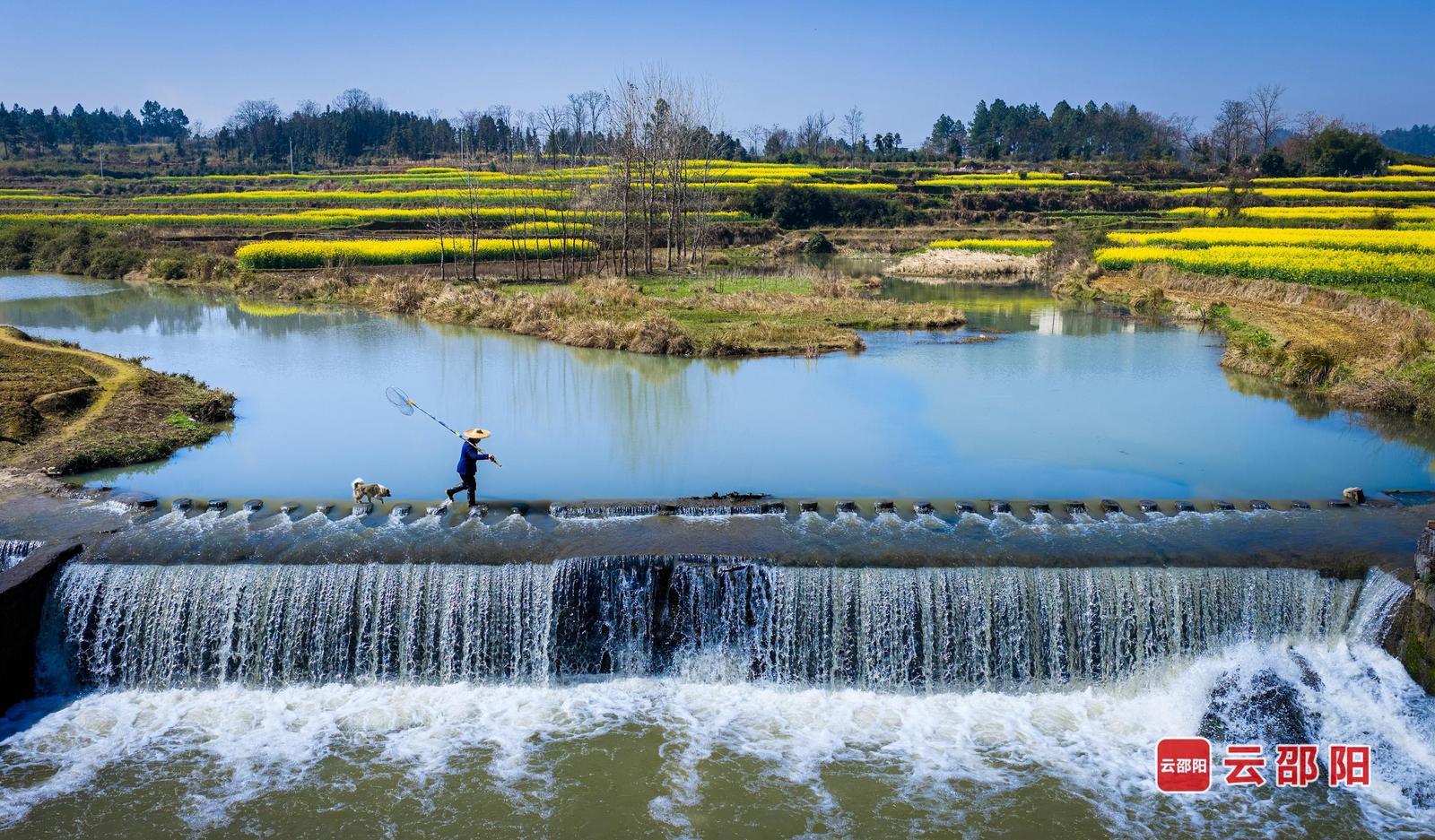 春溪伴渔 刘小康 摄