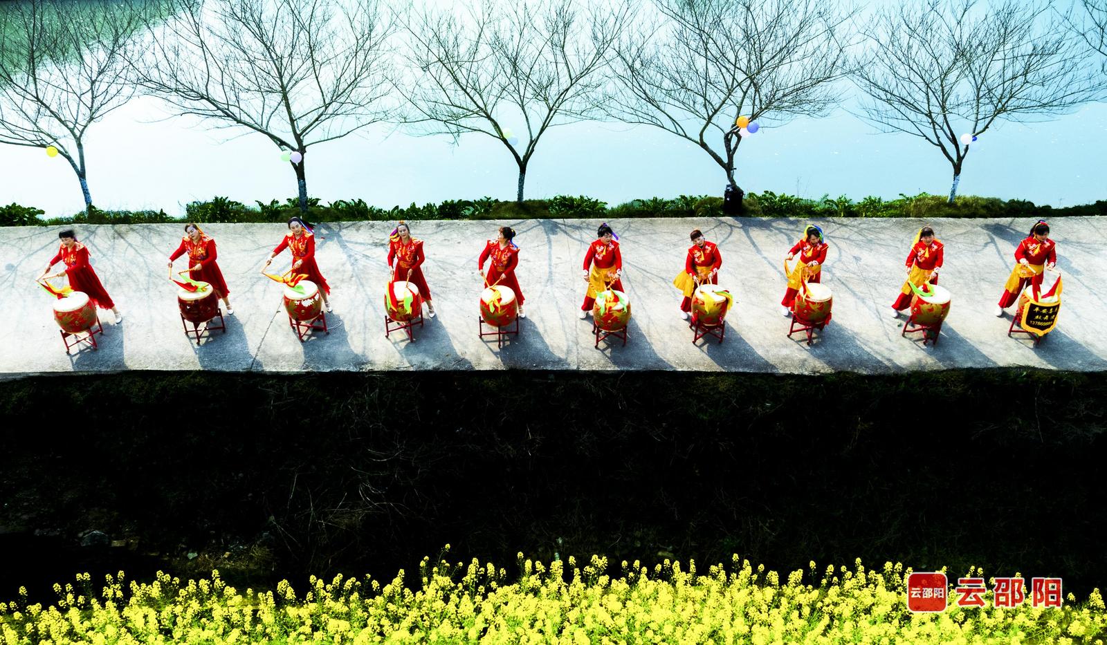 战鼓声声 王松华 摄